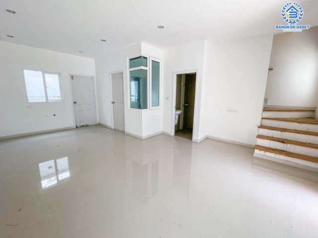 ******ทาวน์เฮ้าส์มือสองย่านนนทบุรี ม.ชวนชื่นทาวน์ กาญจนาฯ-บางใหญ่ เนื้อที่กว้างขวางถึง 21.4 ตร.ว. ฟังก์ชันจัดเต็มถึง 4 ห้องนอน 3 ห้องน้ำ 2 ที่จอดรถ บ้านสภาพดี พร้อมอยู่ บนทำเลยอดเยี่ยม ใกล้เซ็นทรัลเวสต์เกต และทางด่วน "ศรีรัช" ในราคาถูกสุด!